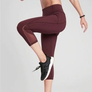 Athleta Lightning Capri Burgundy Large